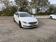 Volvo V60 - 1.6 T3 Momentum TREKHAAK AUTOMAAT NAVI