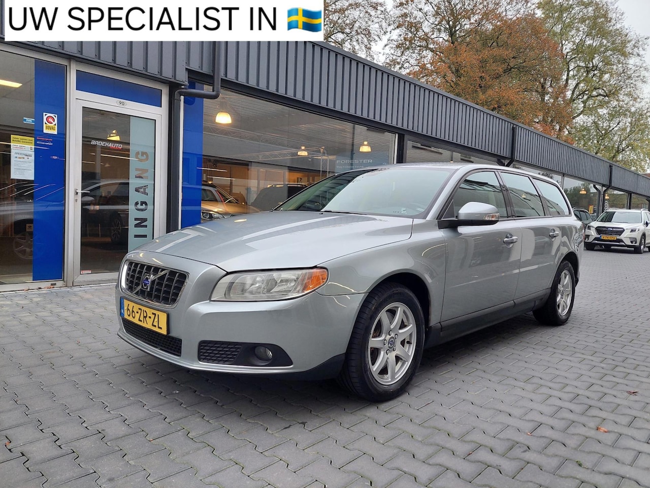 Volvo V70 - 2.5T Telefoon Navi Clima Cruise High performance sound 16 inch Origineel Nederlands CD Wis - AutoWereld.nl