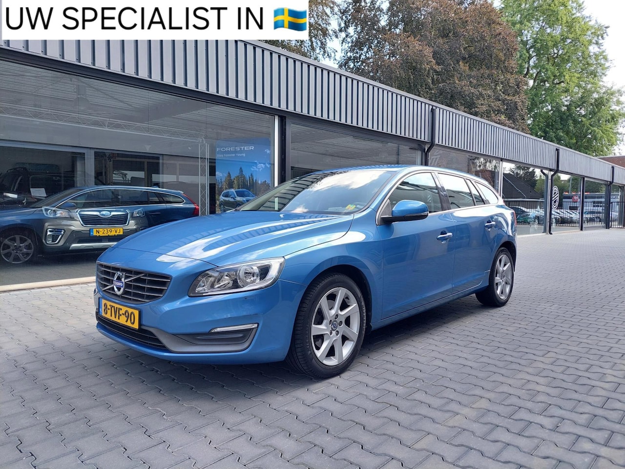 Volvo V60 - 1.6 T3 Momentum Dealer oh Regensensor Telefoon Navi Clima Cruise Electrisch inklapbare bui - AutoWereld.nl