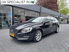 Volvo V60 - 1.6 D2 Momentum Dak Navi Clima Cruise PDC 17 Inch Telefoon Regensensor Origineel NL Electr