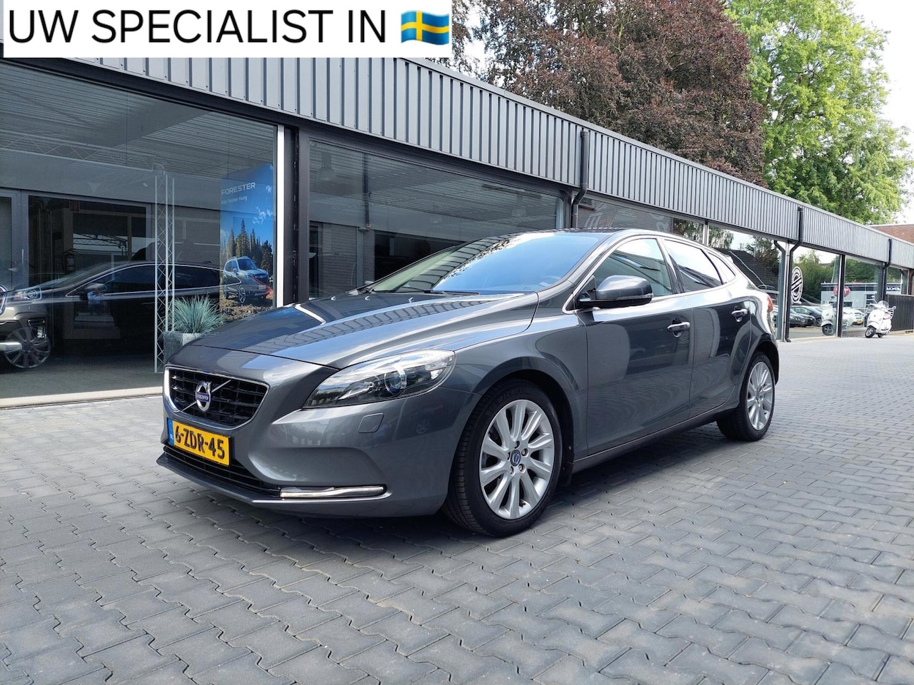 Volvo V40 - 1.6 T4 Summum Dealer oh Xenon Camera PDC Telefoon Cruise Clima PDC Leer Electrisch verstel - AutoWereld.nl