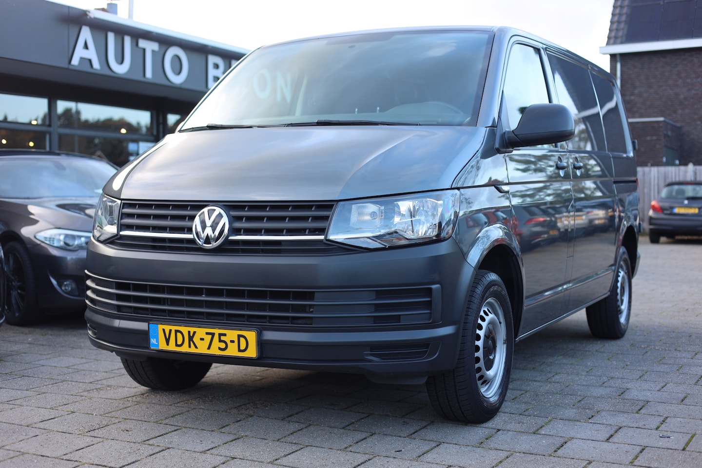 Volkswagen Transporter - 2.0 TDI L1H1 COMFORTLINE | CARPLAY | CAMERA - AutoWereld.nl