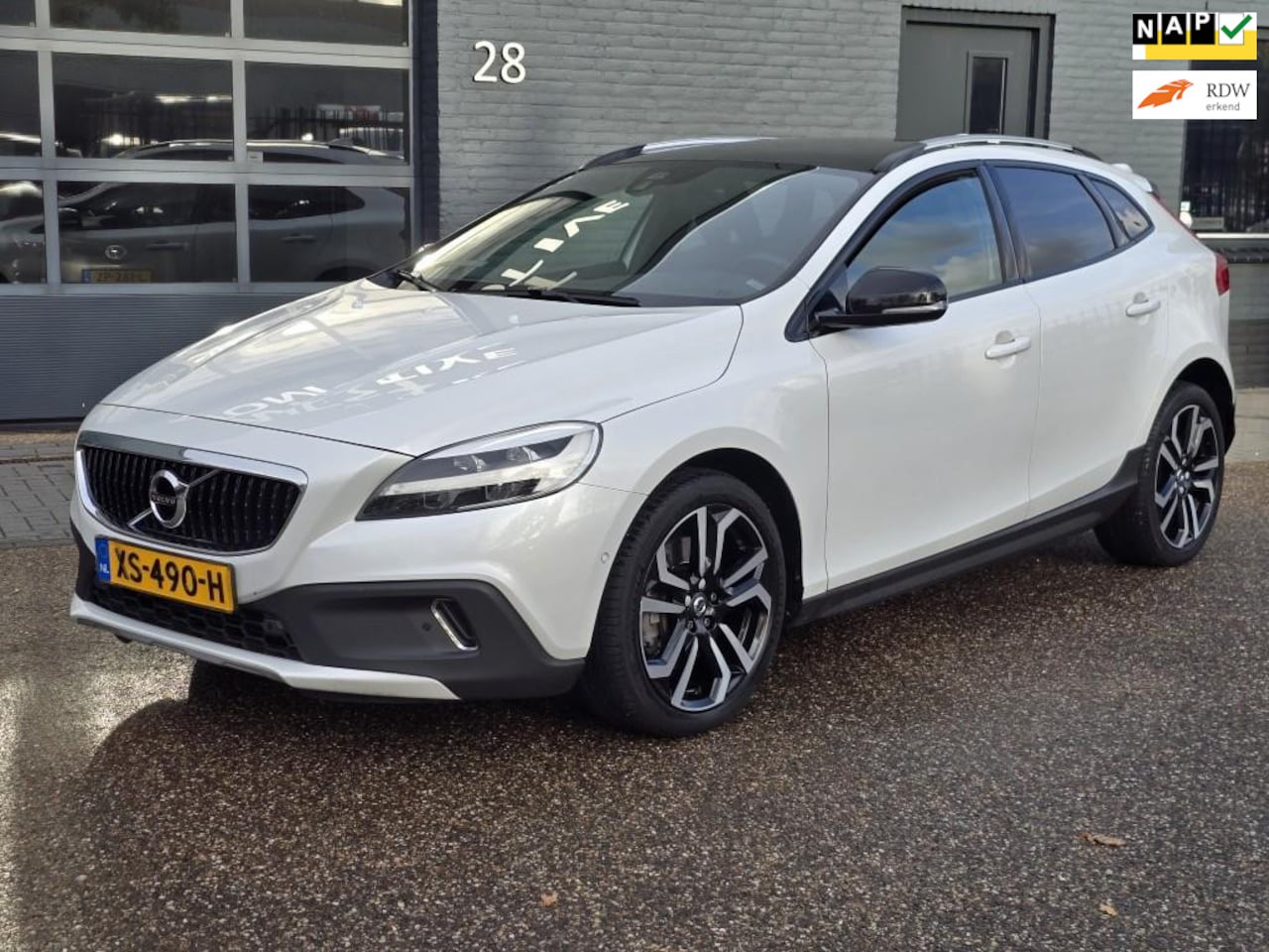 Volvo V40 Cross Country - 1.5 T3 Polar+ Luxury BTW 1 EIGENAAR DEALER ONDERHOUDEN - AutoWereld.nl