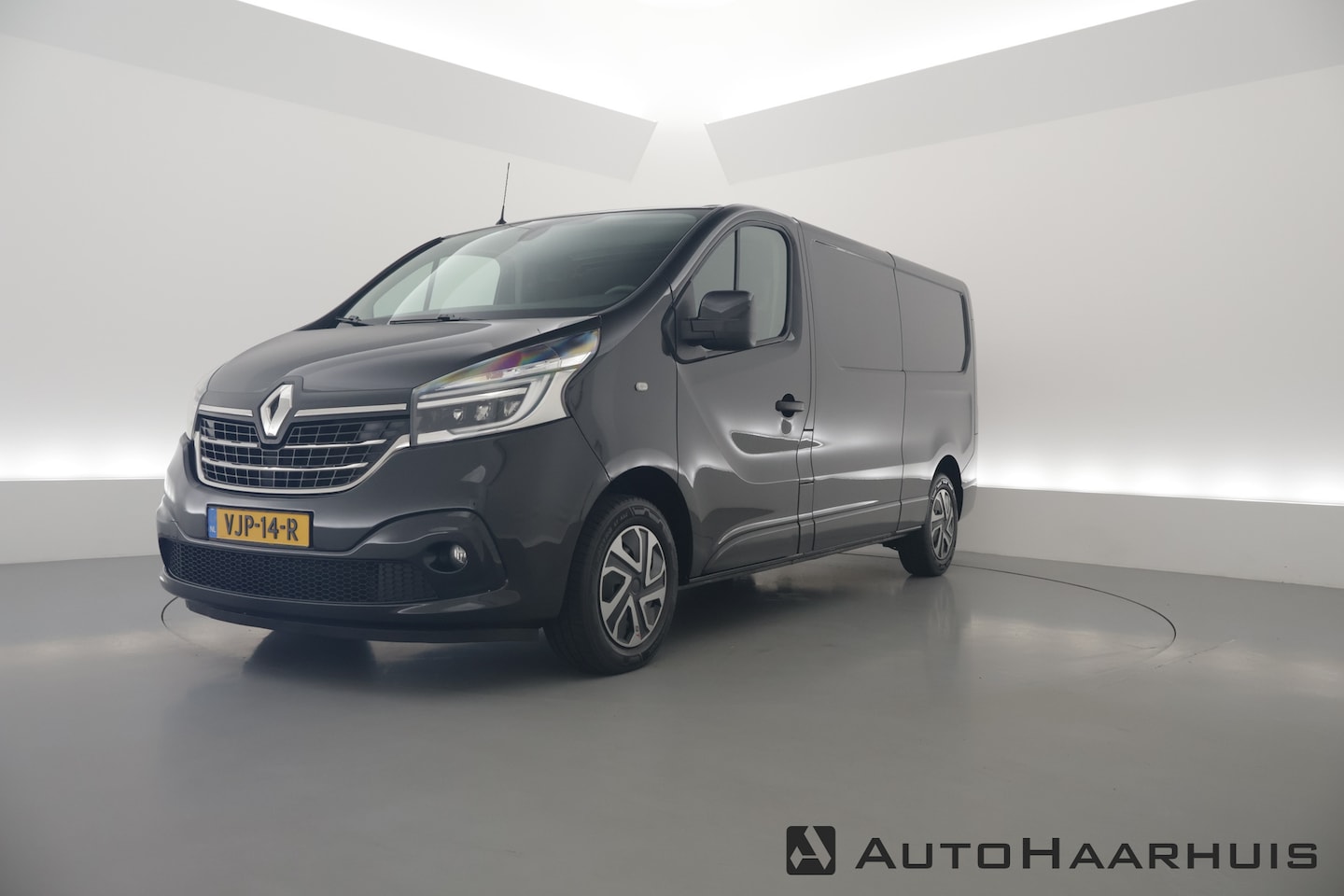 Renault Trafic - 2.0 dCi 120pk L2H1 Business | Aut. Airco | Camera | Navi | Trekhaak - AutoWereld.nl