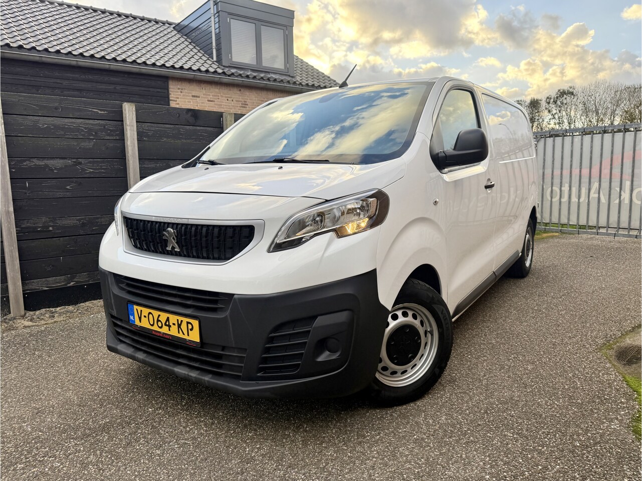 Peugeot Expert - 231L 2.0 BlueHDI 120 Pro carplay, navi, cruise - AutoWereld.nl
