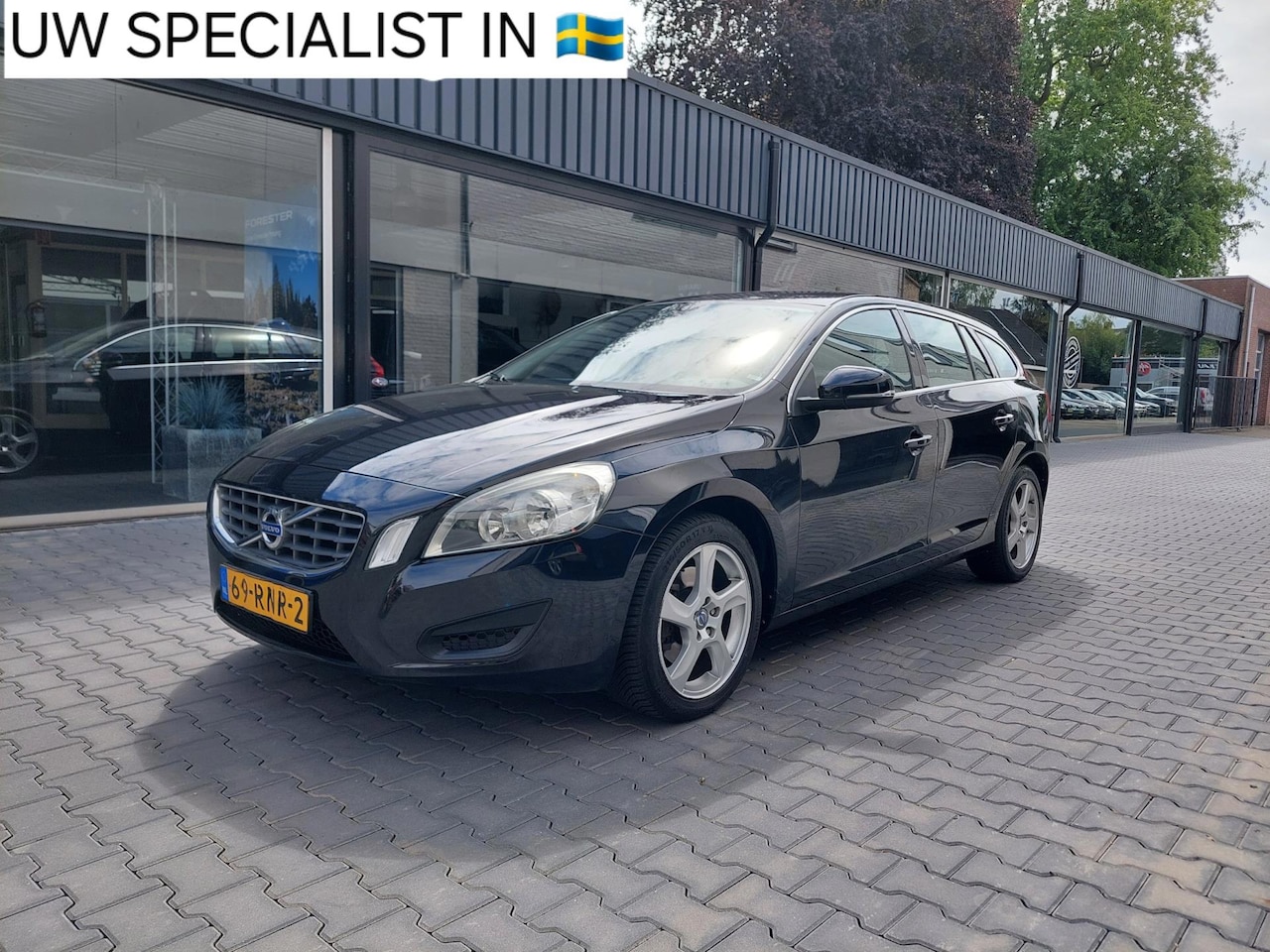 Volvo V60 - 1.6 T4 Momentum Dealer oh Navi Clima Cruise PDC Telefoon Regensensor Electrisch inklapbare - AutoWereld.nl