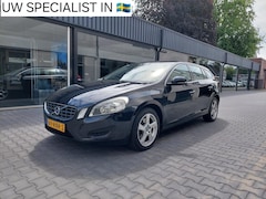 Volvo V60 - 1.6 T4 Momentum Dealer oh Navi Clima Cruise PDC Telefoon Regensensor Electrisch inklapbare