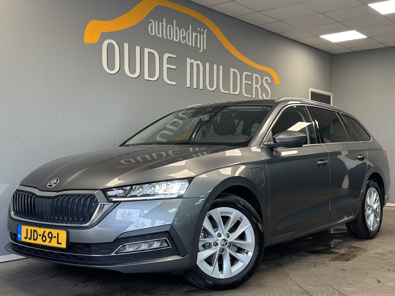 Skoda Octavia Combi - 1.4 Stoelverwarming/Parkeersensoren/Trekhaak Voorbereid - AutoWereld.nl