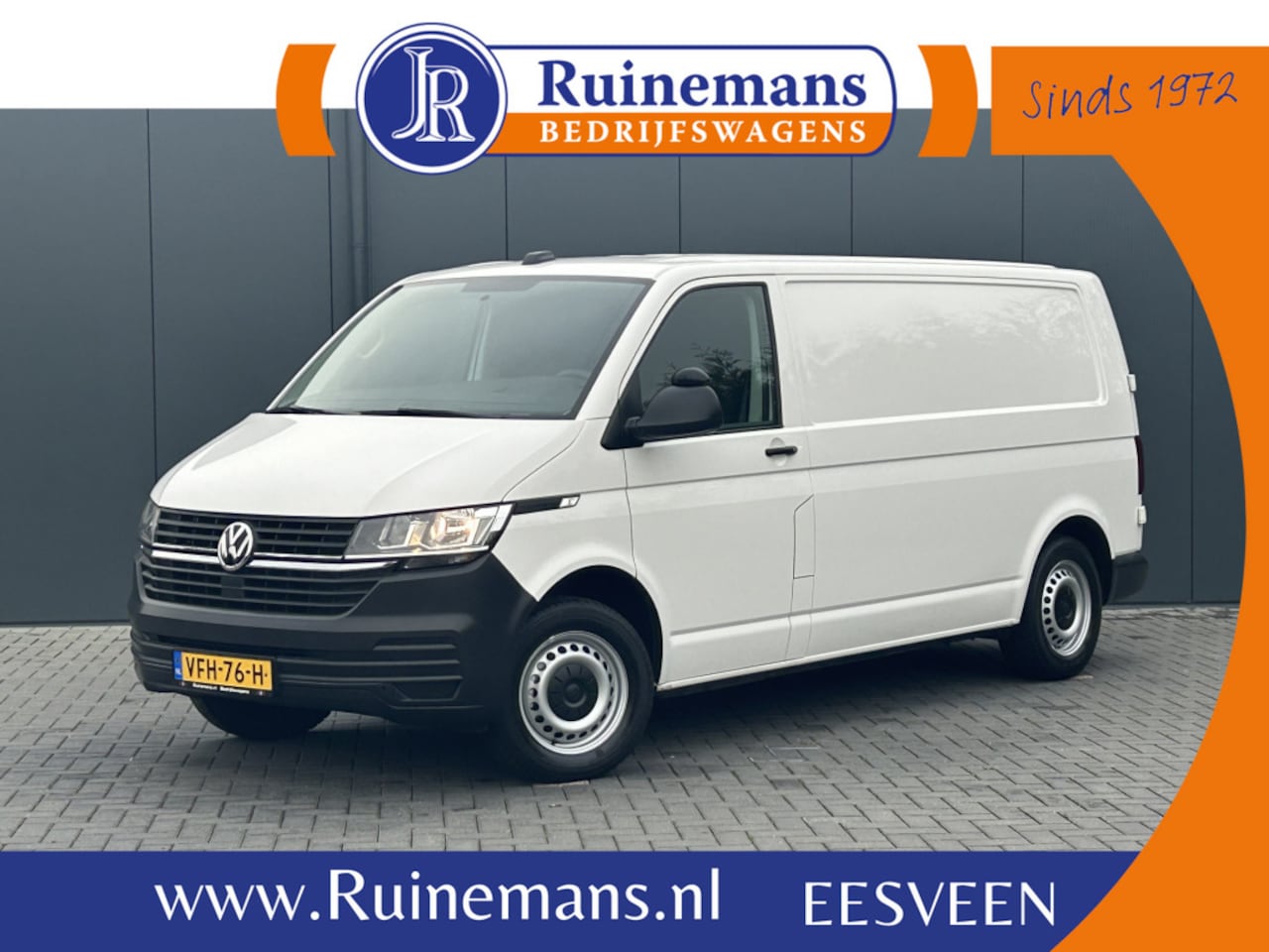 Volkswagen Transporter - 2.0 TDI COMFORTLINE / L2H1 / 53.418 KM !! / SORTIMO INRICHTING / 1e EIG. / CAMERA / AIRCO - AutoWereld.nl
