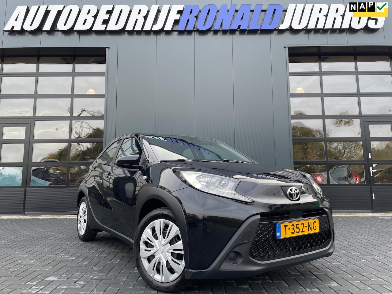 Toyota Aygo X - 1.0 VVT-i MT Play NL.Auto/Carplay/Led/Airco/Navigatie/1Ste Eigenaar/Hoge instap/Dealer Ond - AutoWereld.nl