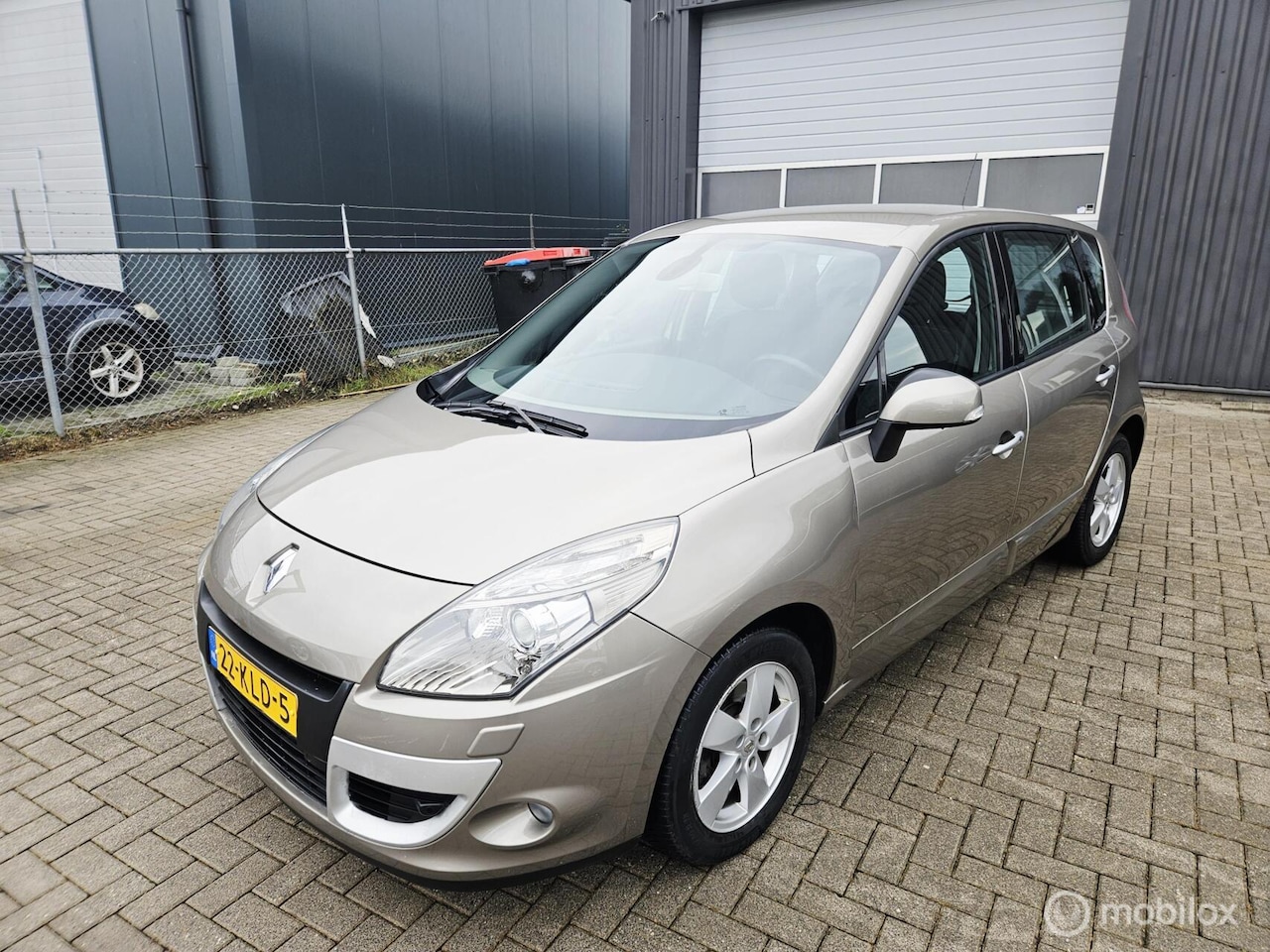 Renault Scénic - 2.0 Dynamique AUTOMAAT AIRCO/CRUISE/NAVI APK 10/2026 - AutoWereld.nl