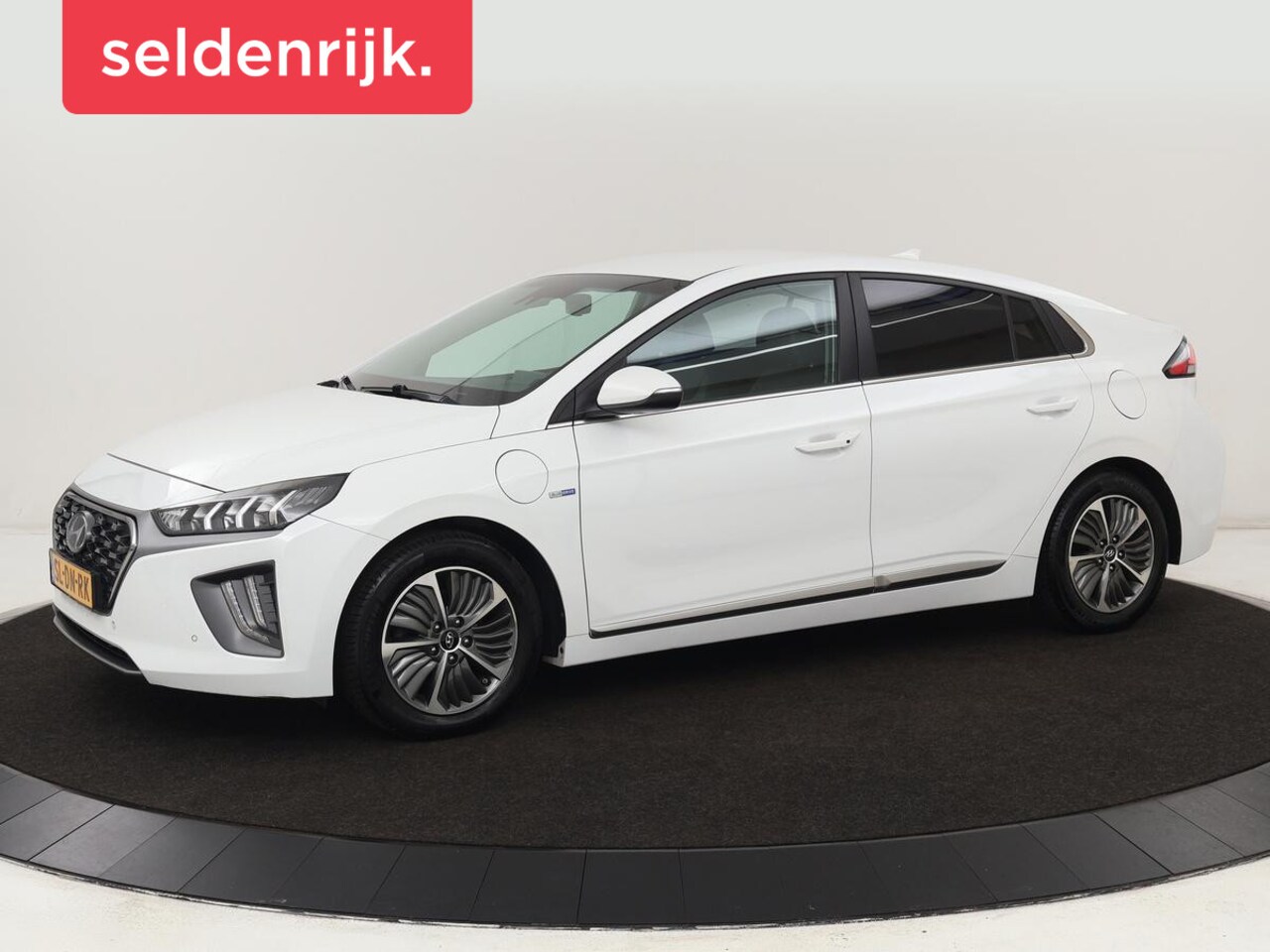 Hyundai IONIQ - 1.6 GDi PHEV Premium | Stoelventilatie | Leder | Memory | Adaptive cruise | Stoel & stuurv - AutoWereld.nl