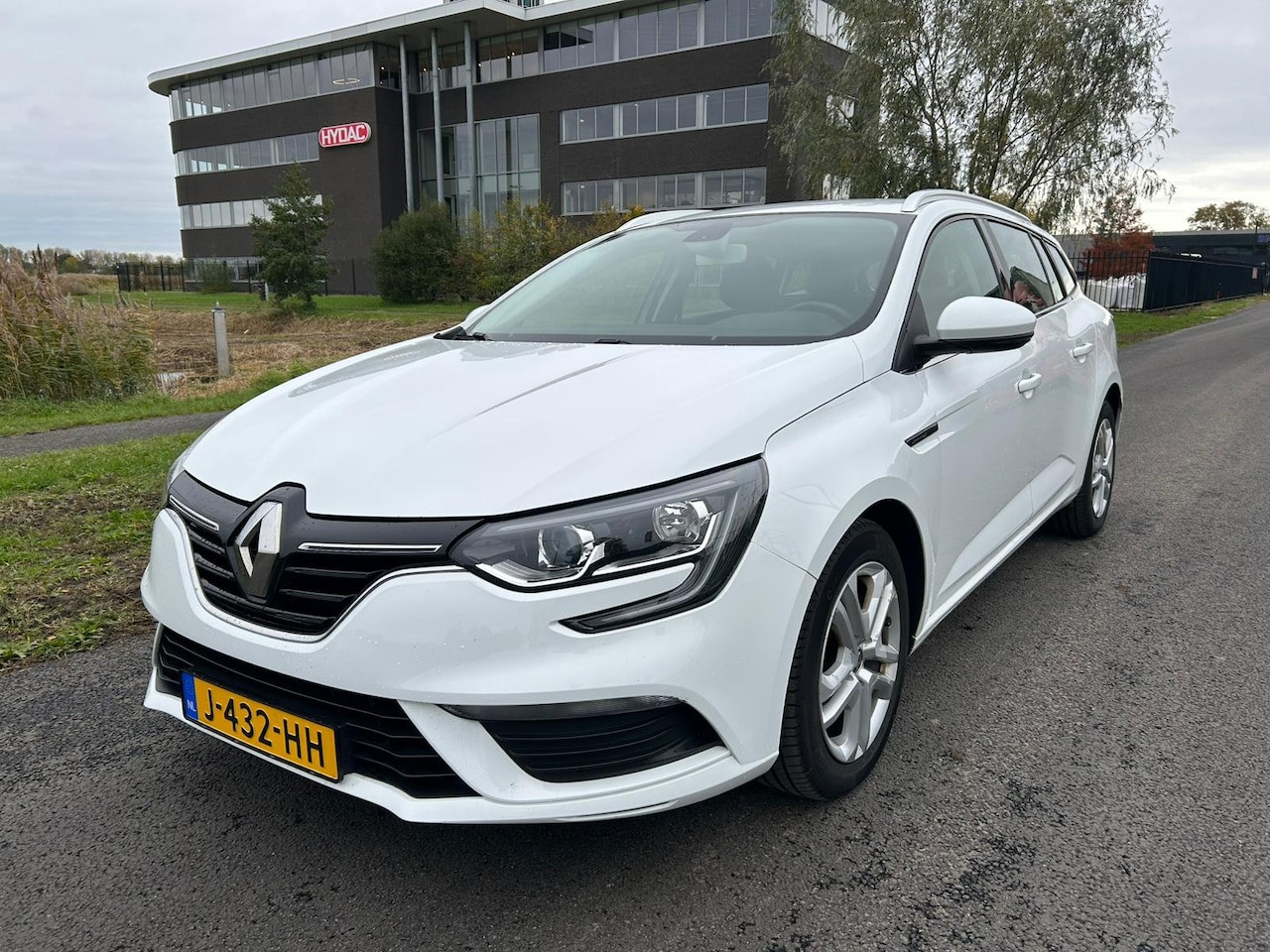 Renault Mégane Estate - 1.3 TCe Zen 2020 navi cruise trekhaak etc - AutoWereld.nl