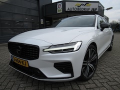 Volvo V60 - 2.0 T8 Twin Engine AWD R-Design / AUTOMAAT / NAV / Leder / Camera
