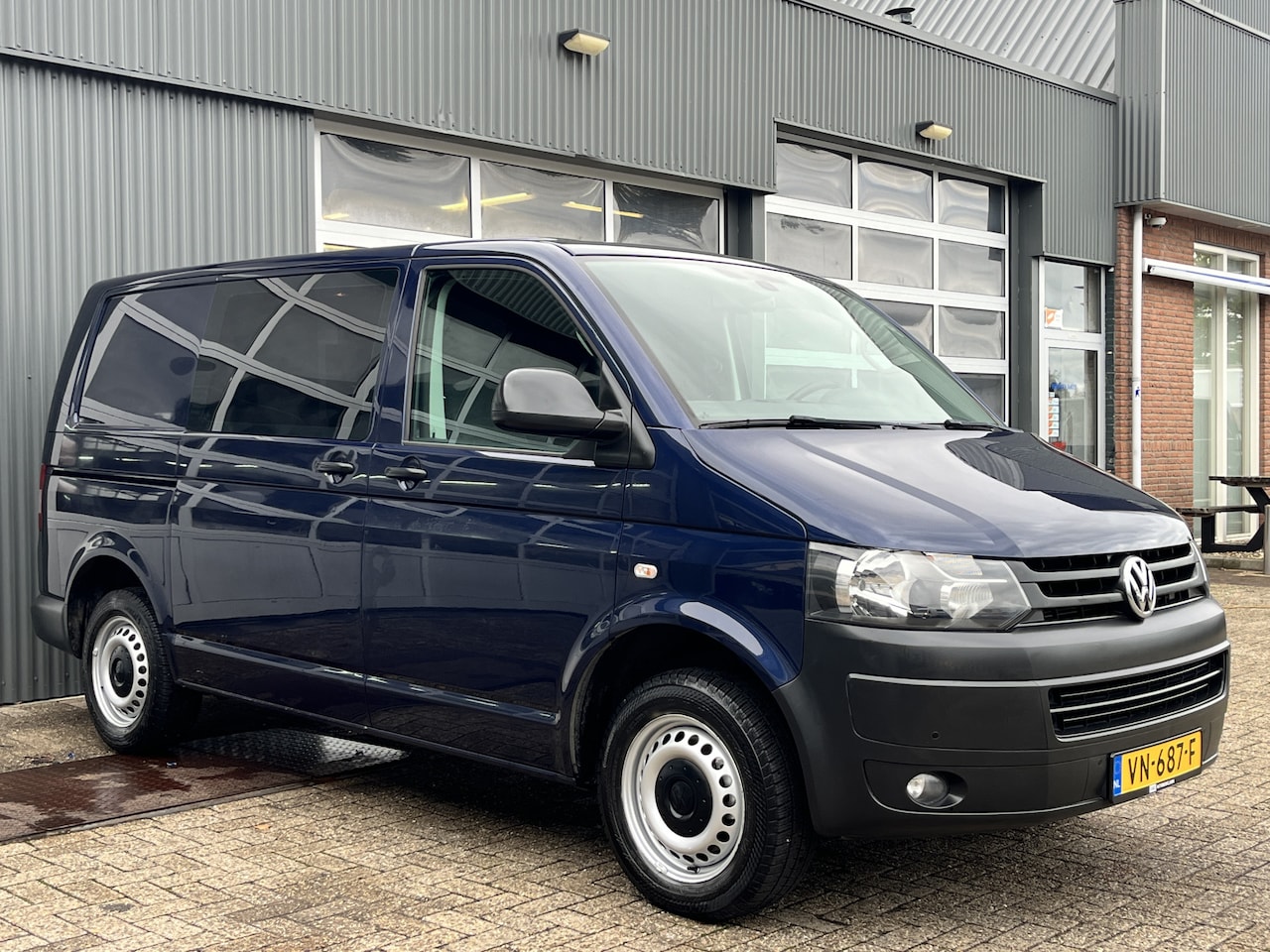 Volkswagen Transporter - 2.0 TDI L1H1 BTW VRIJ!! Airco Cruise control Parkeersensoren voor en achter Telefoonvoorbe - AutoWereld.nl