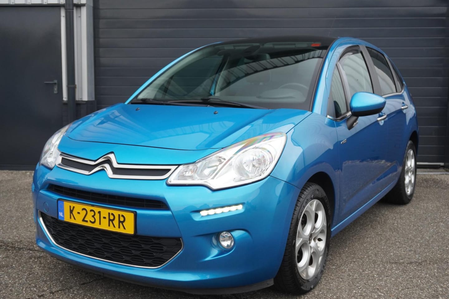 Citroën C3 - 1.2 PureTech Exclusive Automaat | Navigatie | Climat Control | Camera - AutoWereld.nl