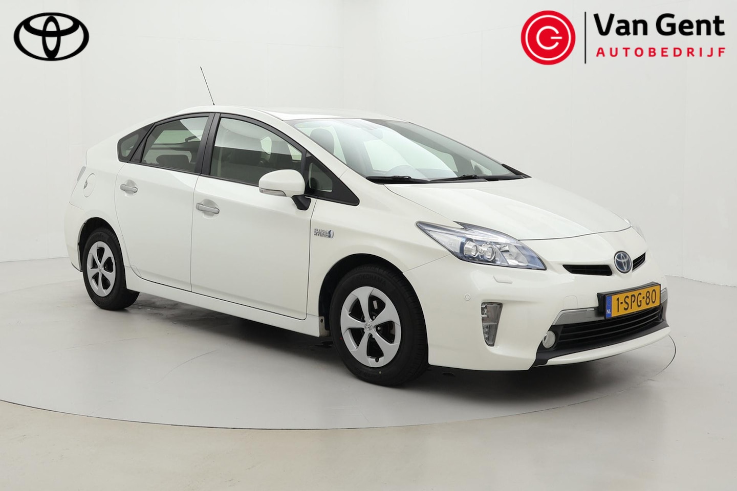 Toyota Prius - 1.8 Plug-in Executive Business | Head-up display | Leder | Stoelverwarming | LED | JBL | C - AutoWereld.nl