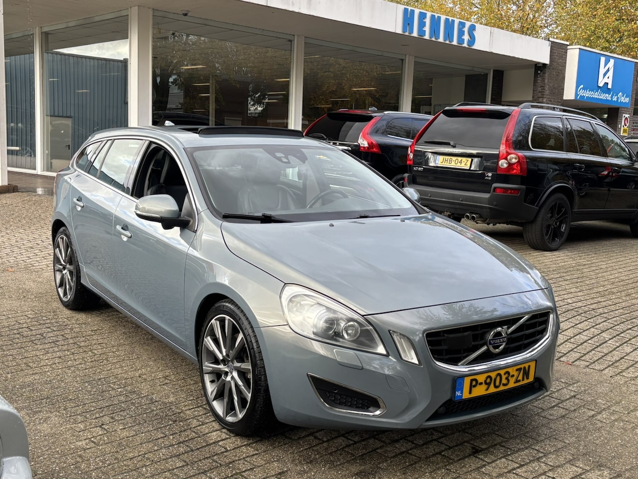 Volvo V60 - 3.0 T6 AWD Summum ACC standkachel Schuifdak Four-C Youngtimer BTW voordeel €750,- - AutoWereld.nl