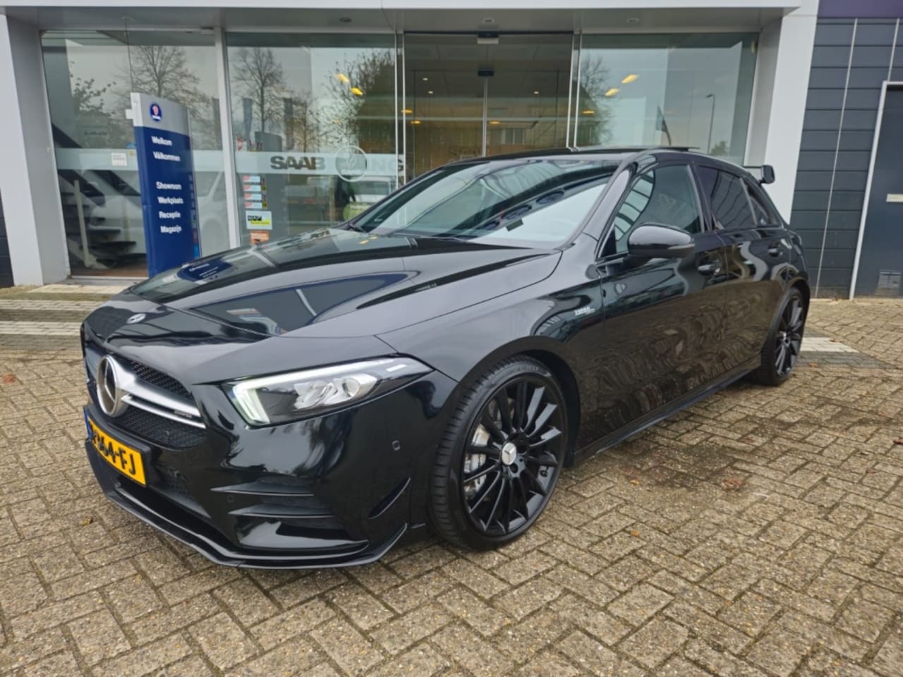 Mercedes-Benz A-klasse - AMG 35 4M Ed. 1 Pano | Burmester | Akrapovic - AutoWereld.nl