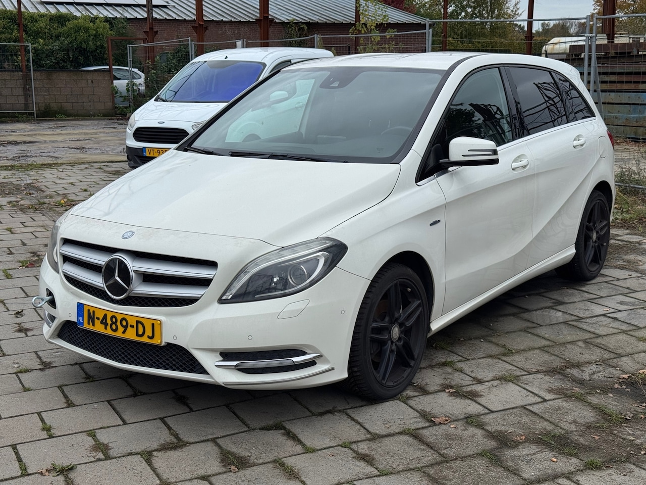 Mercedes-Benz B-klasse - 180 Ambition MOTORSCHADE - AutoWereld.nl