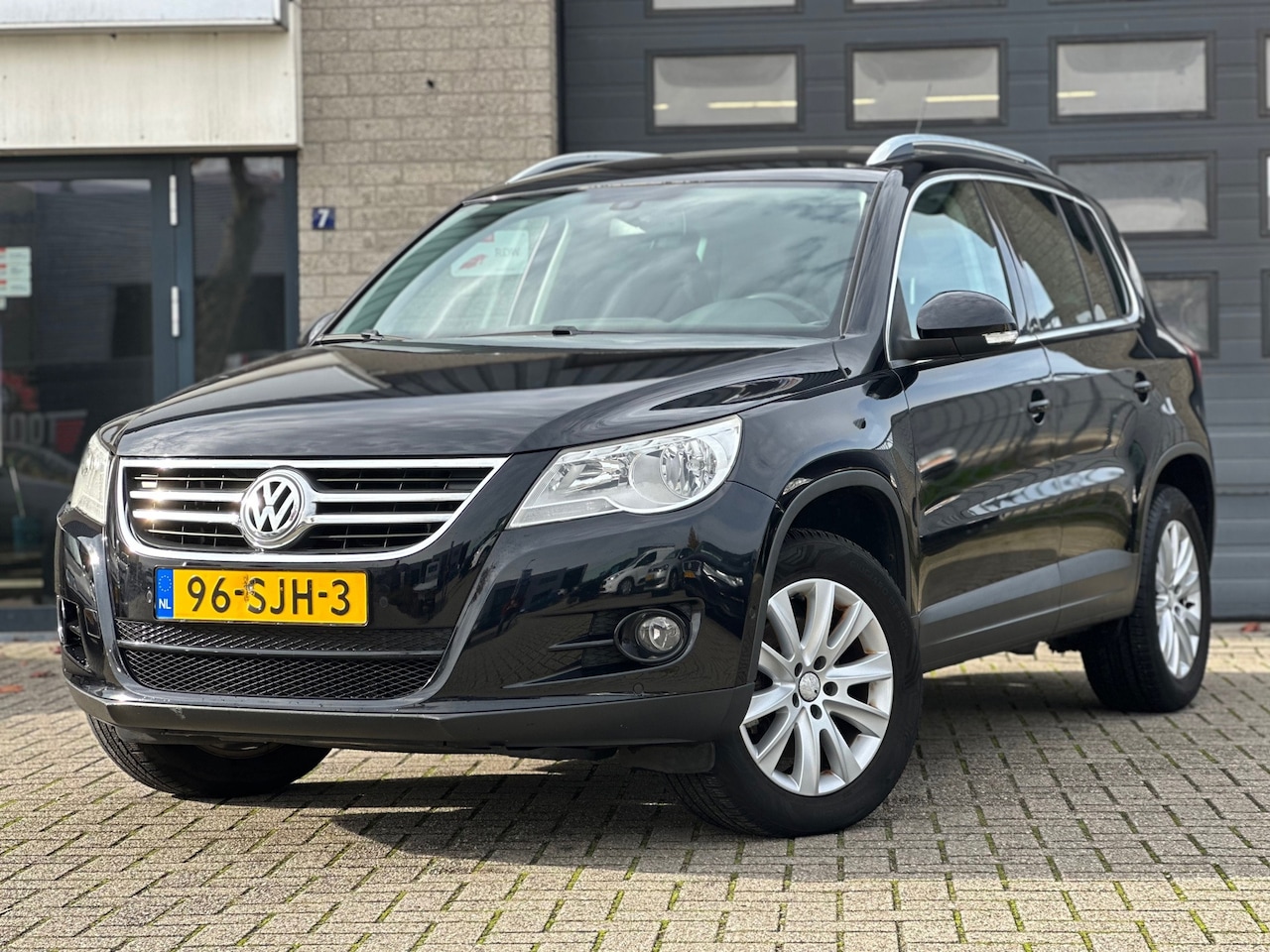 Volkswagen Tiguan - 1.4 TSI Sport&Style / Clima / NAP / 100% Onderhouden / PDC / Cruise control / Navi - AutoWereld.nl