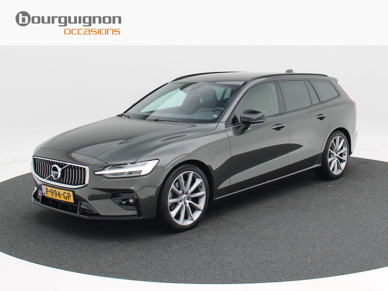 Volvo V60 - 2.0 B4 R-Design Automaat | Full LED | Leder | Sportstoelen | 19 Inch | Privacy Glass | 360 - AutoWereld.nl