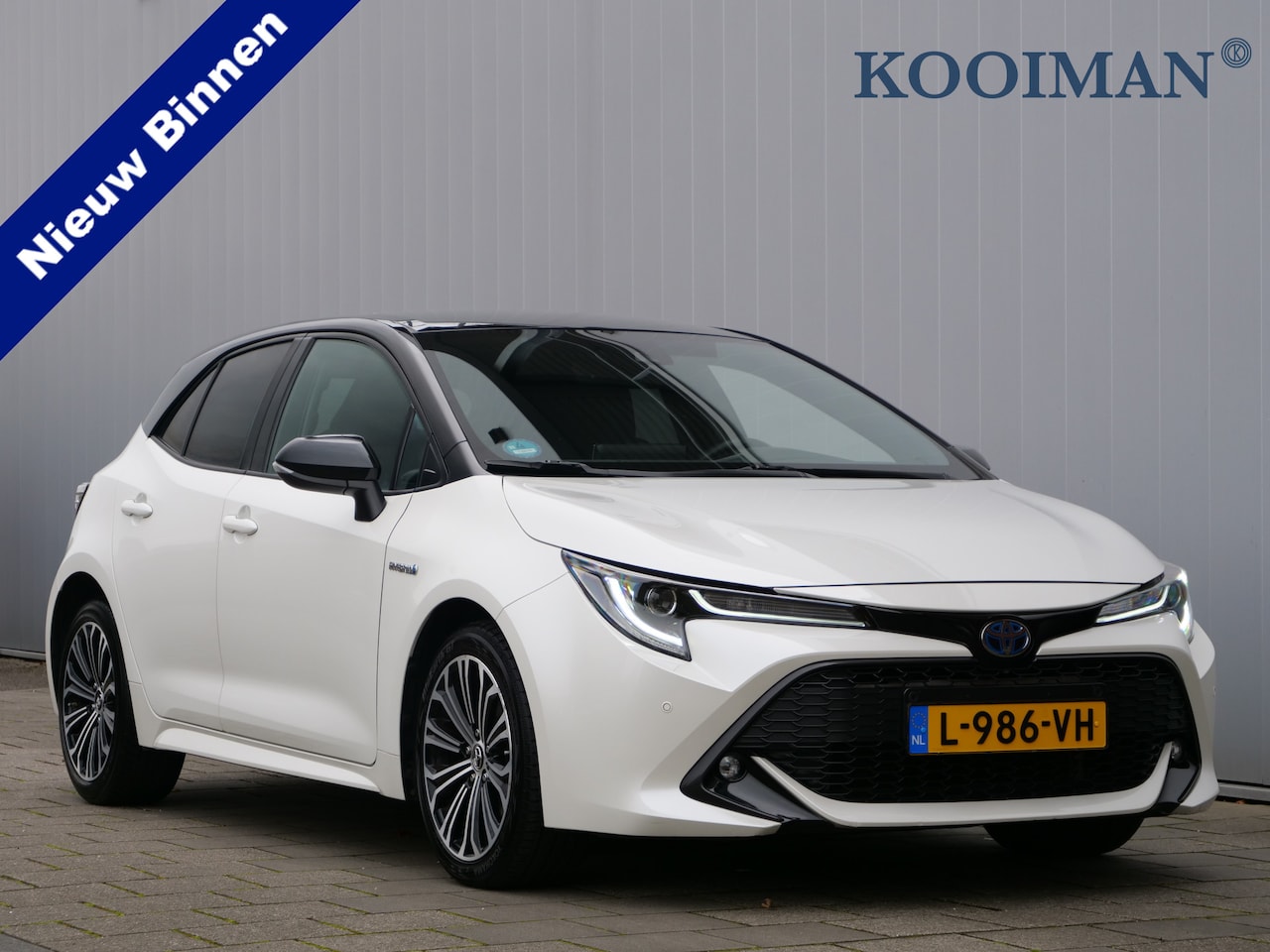 Toyota Corolla - 1.8 Hybrid GR-Sport 122 Pk Automaat Navigatie / DAB / Apple Carplay / Camera - AutoWereld.nl