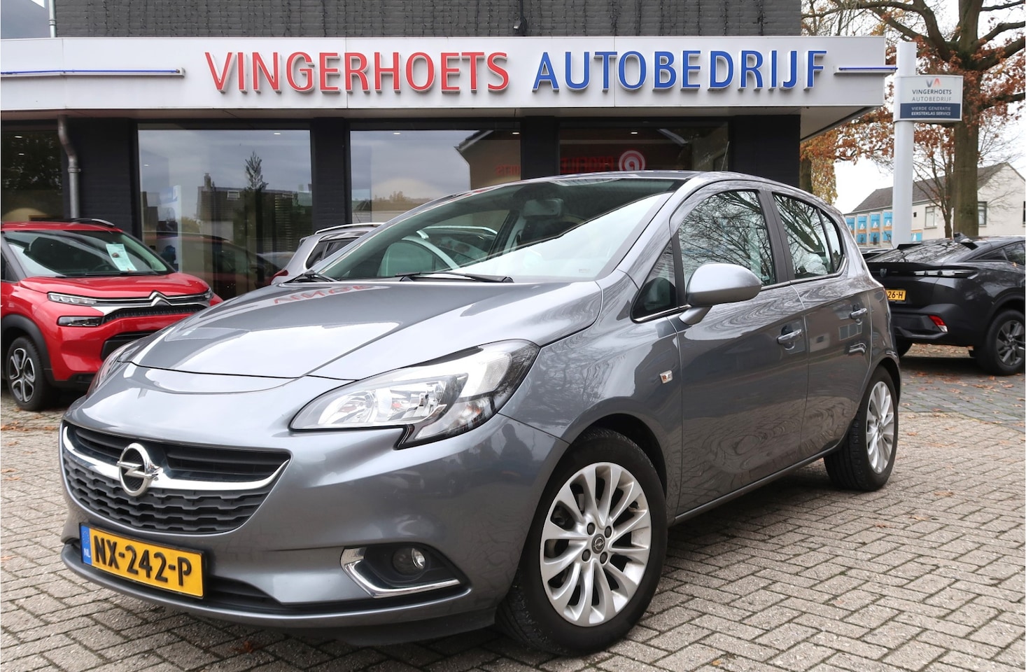 Opel Corsa - 1.4 Innovation 90 Pk * AUTOMAAT * * Trekhaak * 4-Cilinder * 5-Deurs * Airco & Cruise Contr - AutoWereld.nl