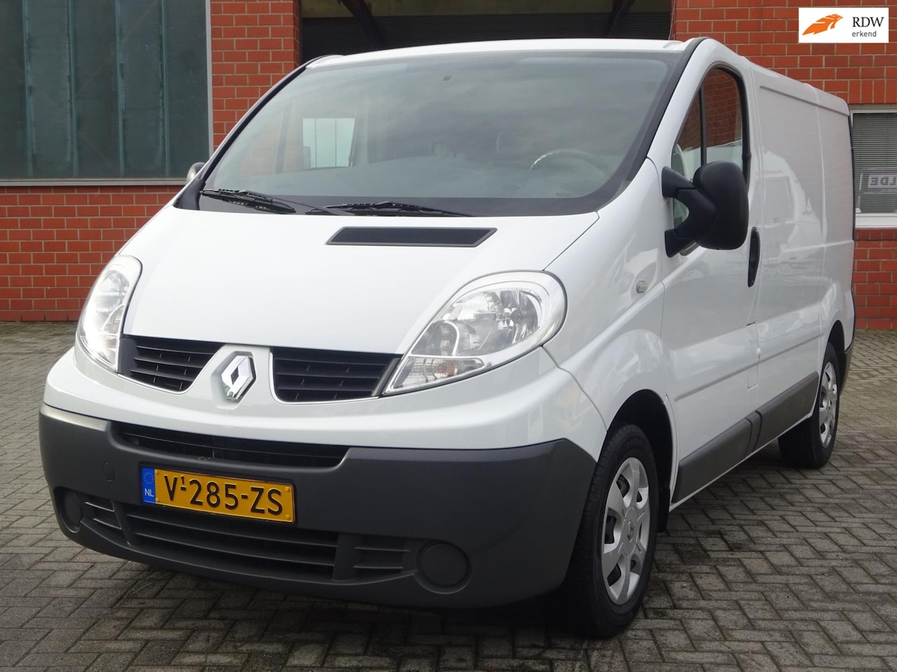 Renault Trafic - 2.0 dCi T27 L1H1 Générique Euro5, Trekhaak, eL.Pakket - AutoWereld.nl