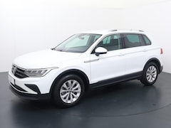 Volkswagen Tiguan - 1.5 TSI Life Business | 150 PK | Automaat | Trekhaak wegklapbaar | Verwarmde voorstoelen |