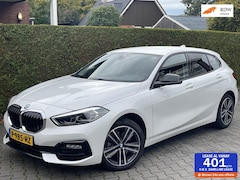BMW 1-serie - 118i Automaat Sport Edition | SPORTSTOELEN | NAVIGATIE | PARKEERSENSOREN |