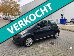 Toyota Aygo - 1.0-12V Access lees tekst aub