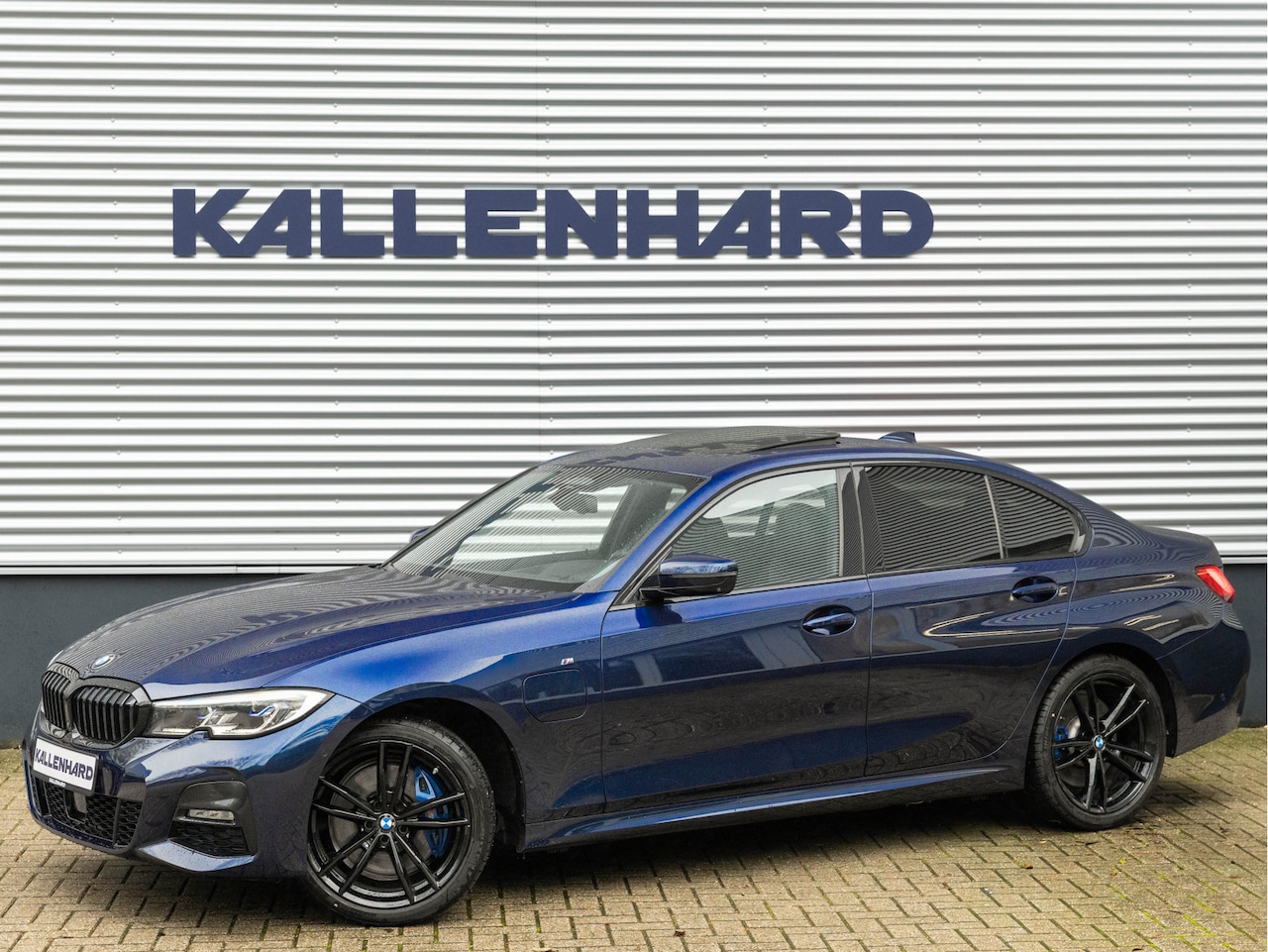 BMW 3-serie - 330e - M-Sport - Glasdak - Driving + Parking Ass Plus - Memory - AutoWereld.nl