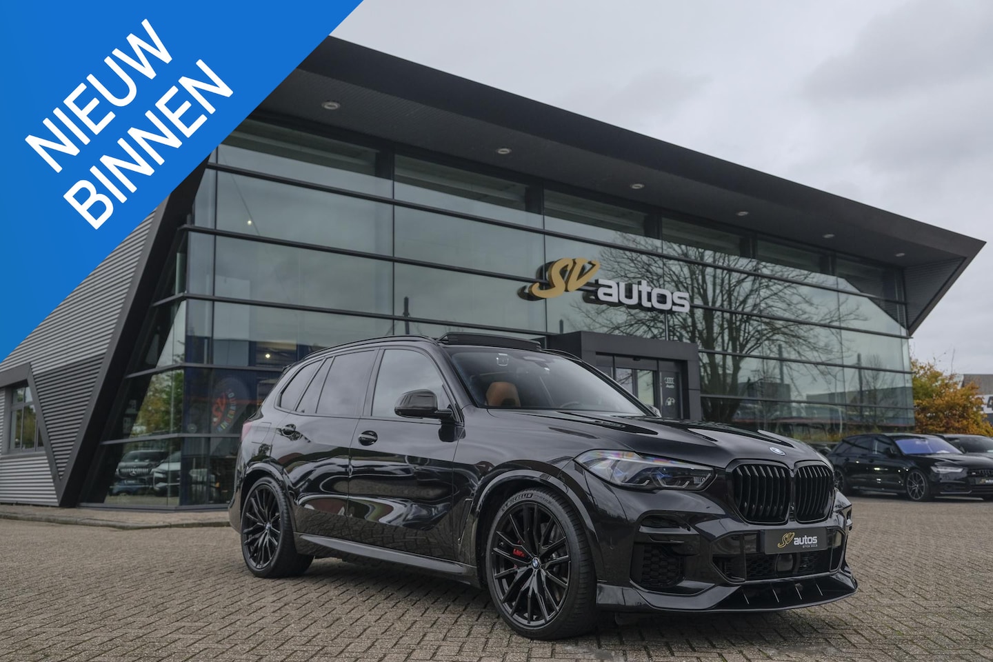 BMW X5 - xDrive45e 394pk M-sport AC Shnitzer Panoramadak X5M Seats 4-wielsturing Carbon Laser 22" L - AutoWereld.nl