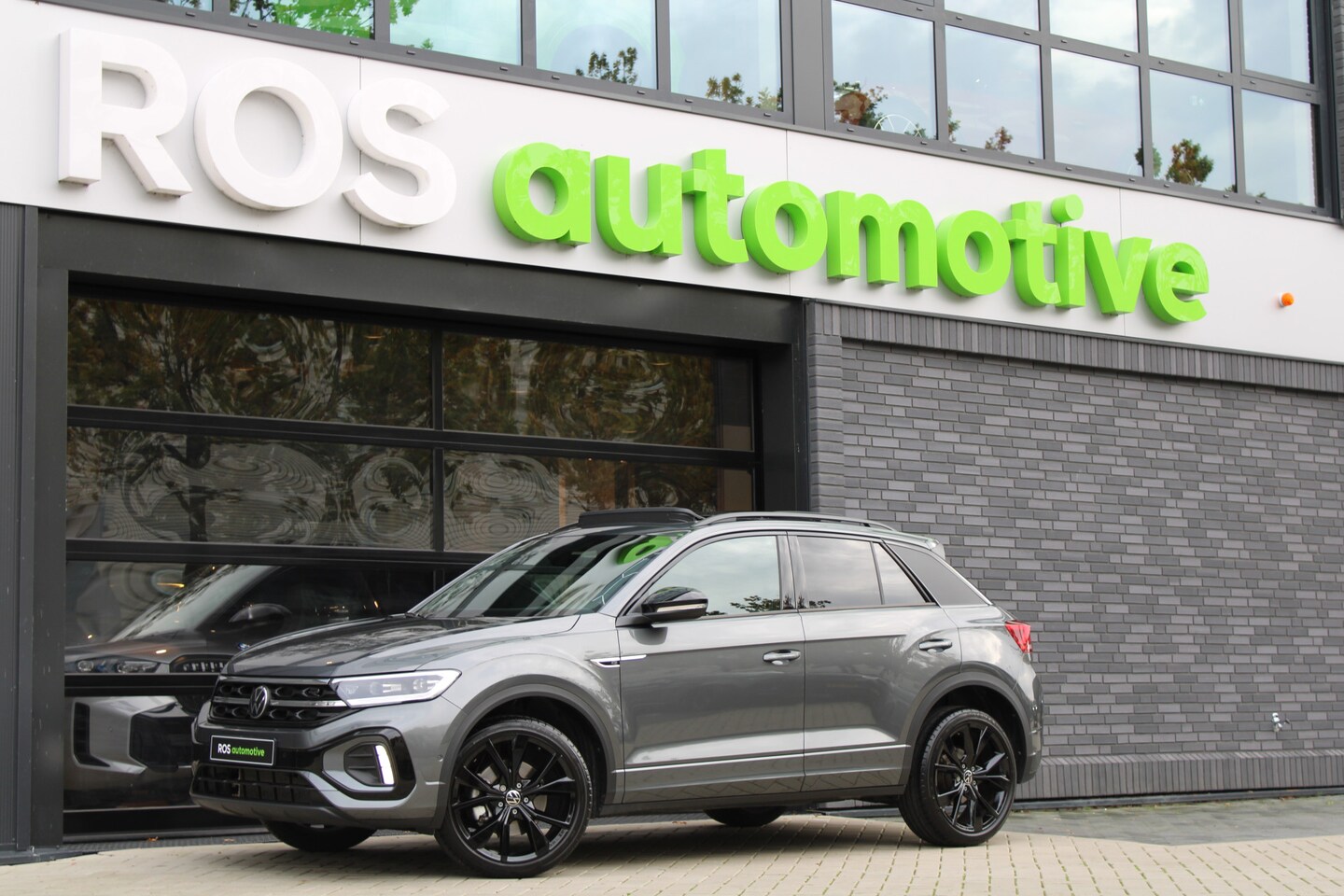 Volkswagen T-Roc - 1.5 TSI R-Line | PANO | STOEL&STUUR VERW | IQ LIGHT | BLACK STYLE | ACC | ELEK ACHTERKLEP - AutoWereld.nl