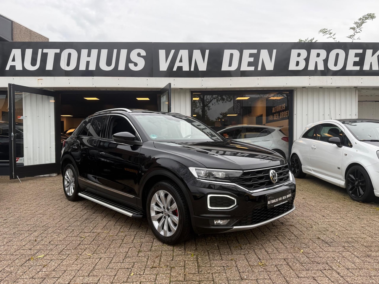 Volkswagen T-Roc - 1.5 TSI R-Line 150Pk Dsg|Pano|Led|Clima|Stoelverw|Lmv|Elek Pakket|Nw Apk - AutoWereld.nl