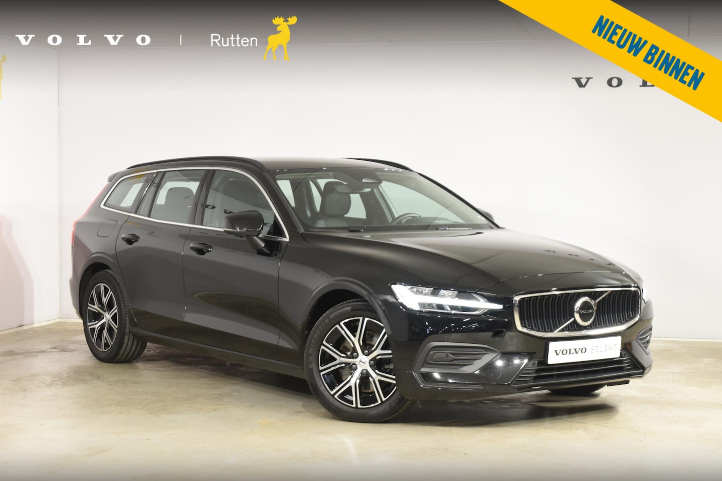 Volvo V60 - B4 211PK Core / Navigatie / Achteruitrijcamera / Elektrische achterklep / LM Velgen / Elek - AutoWereld.nl