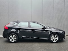Volvo V40 - 2.0 T2 Momentum | Navigatie | Trekhaak | Climate Control