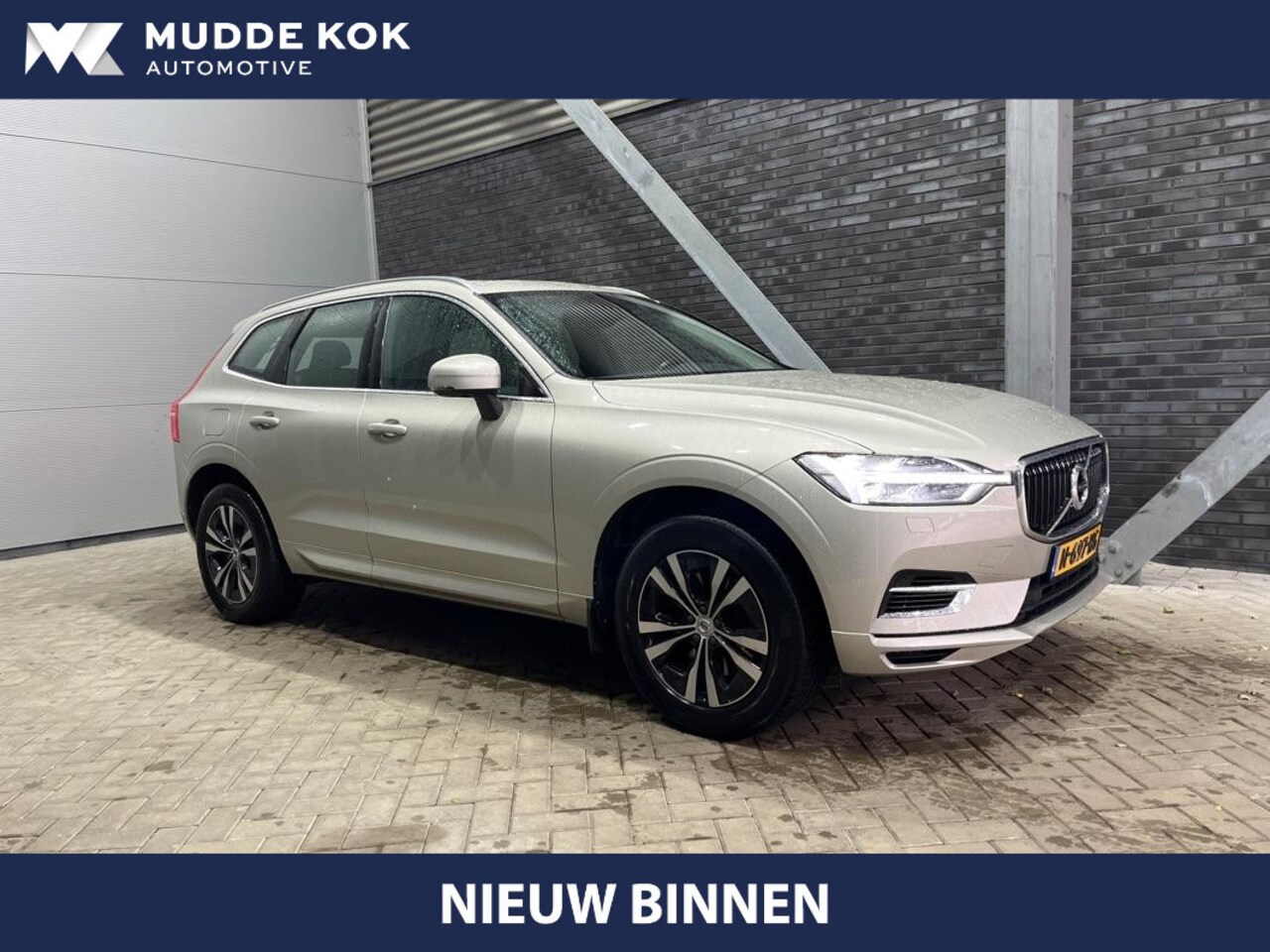 Volvo XC60 - T8 Twin Engine Momentum Pro | Panoramadak | Trekhaak | ACC | Stoel+Stuurverwarming | BLIS - AutoWereld.nl