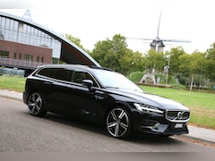 Volvo V60 - 2.0 T8 Plug-in Hybrid AWD Plus R-Line 310Pk Aut Full Options 1e eigenaar Panoramadak Trekh