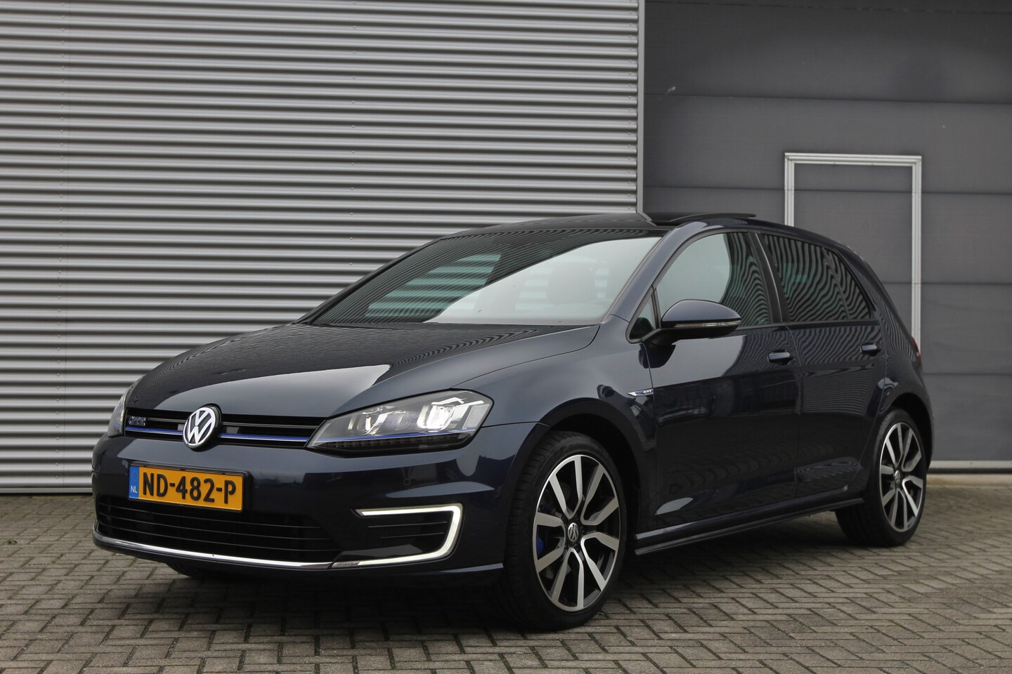 Volkswagen Golf - 1.4 TSI GTE Connected Series I PHEV I Aut. I Pano.dak I Carplay I Navi - AutoWereld.nl