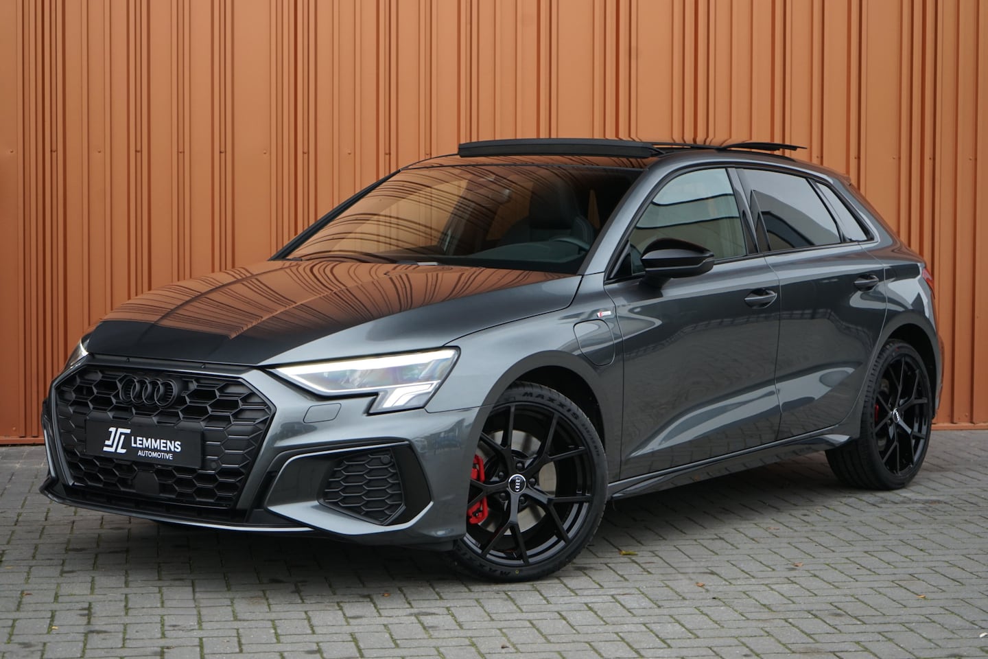 Audi A3 Sportback - 45 TFSI e S-line 245PK Panodak LED ACC Carplay 19" BTW - AutoWereld.nl