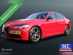 Alfa Romeo Giulia - 2.0T 310PK Squadra Super Pack Veloce, F1 Schakelflippers, Sportstoelen, Leer, 19 Inch QV V