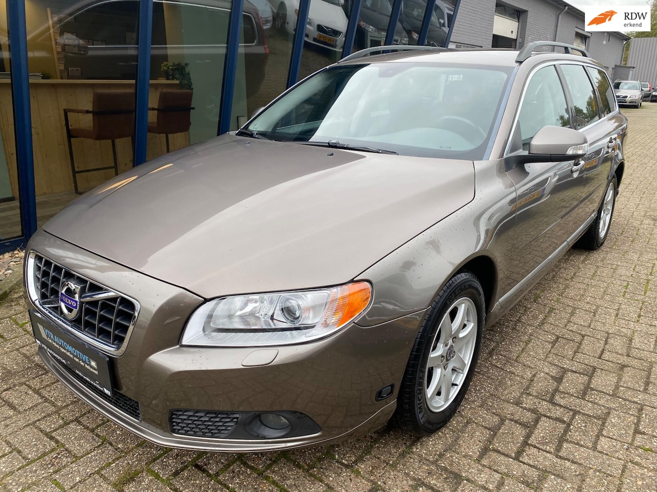 Volvo V70 - 2.5FT Momentum 230PK H.LEER / ECC / PDC / YOUNGTIMER - AutoWereld.nl