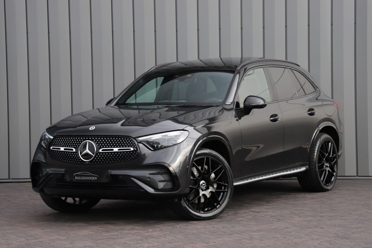 Mercedes-Benz GLC-klasse - 300e AMG 4-Matic | 313PK | Achterasbesturing | Luchtvering | Head-up | Massage | Keyles-go - AutoWereld.nl