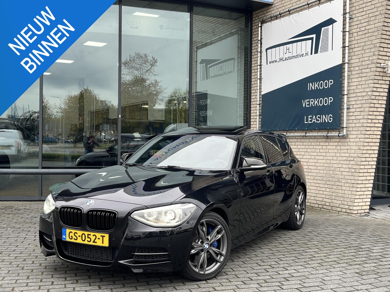 BMW 1-serie - M135i High Executive*NAVI*DAKJE*CAM*LEER*KEYLESS* - AutoWereld.nl
