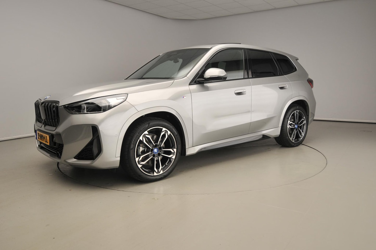 BMW iX1 - xDrive30 | M-Sportpakket | LED | Leder | HUD | Schuifdak | Active cruise | Trekhaak | DAB - AutoWereld.nl
