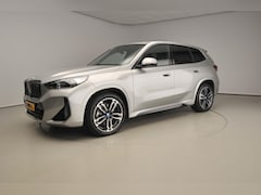 BMW iX1 - xDrive30 | M-Sportpakket | LED | Leder | HUD | Schuifdak | Active cruise | Trekhaak | DAB