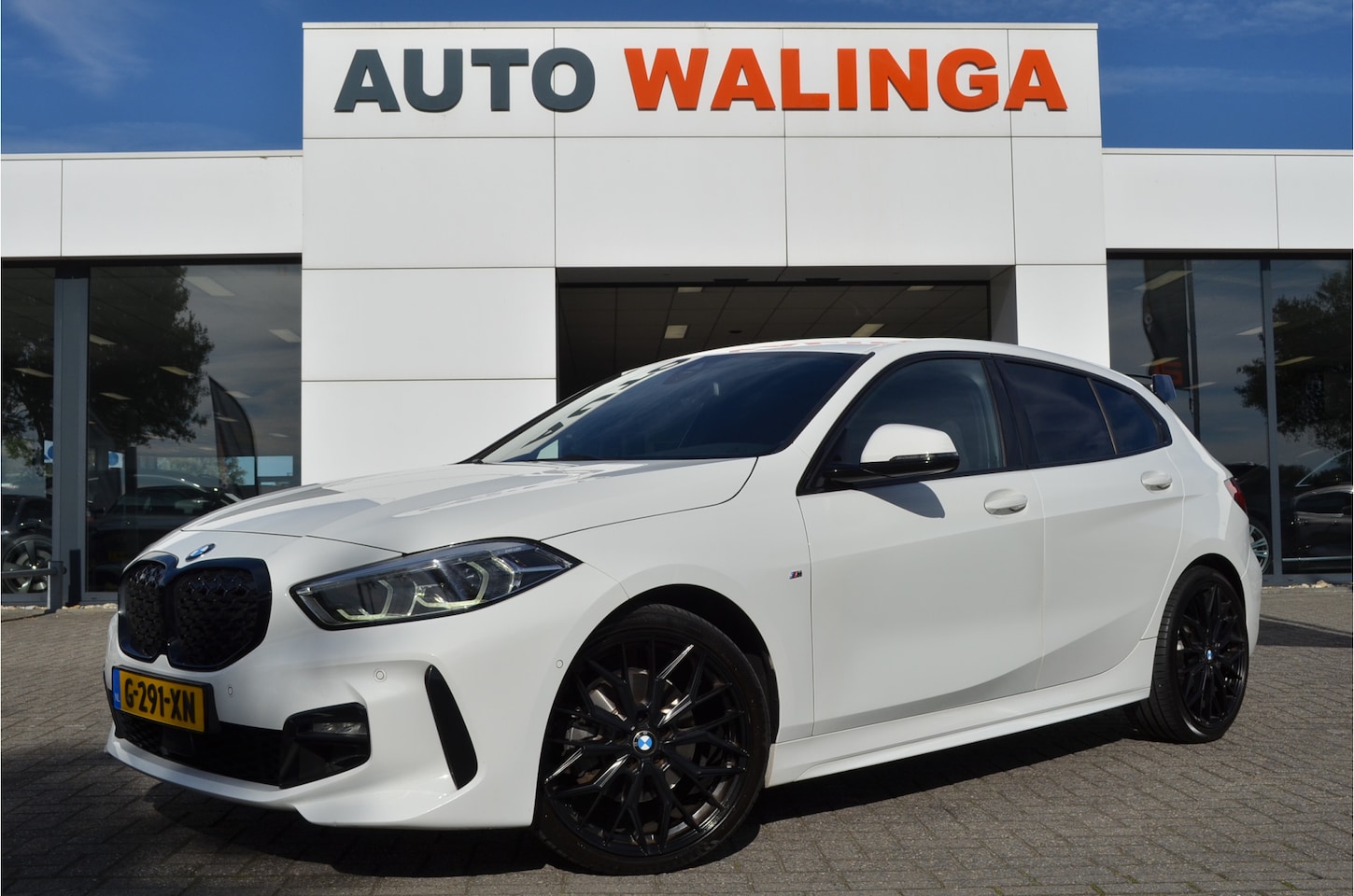 BMW 1-serie - 118i M Sport | Kuipstoelen | Carplay | Dubbele uitlaat | Virtual cockpit | Stoelverwarming - AutoWereld.nl
