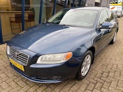 Volvo S80 - 2.5 T Momentum Automaat LEER / NAVI / TREKHAAK